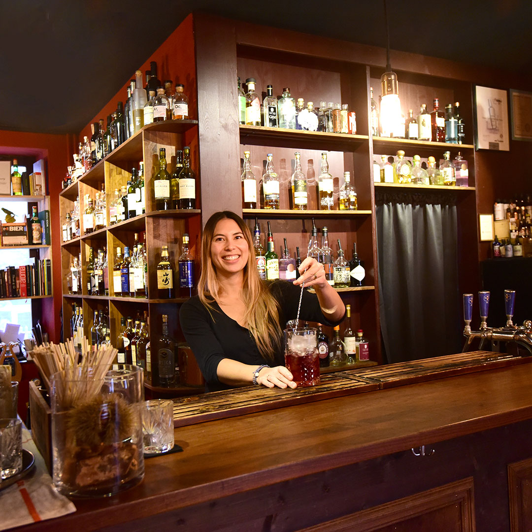 Chloe Merz-Salyer, bar Tender à Bâle