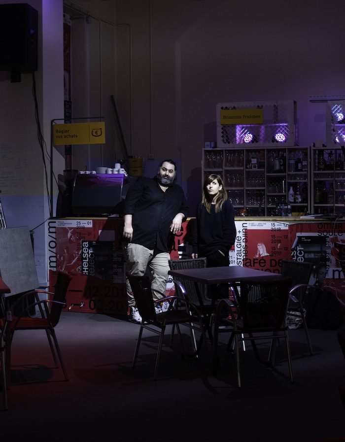 Rob, Alexandre Bureau et Elsa Plaza dans le café de la biennale.