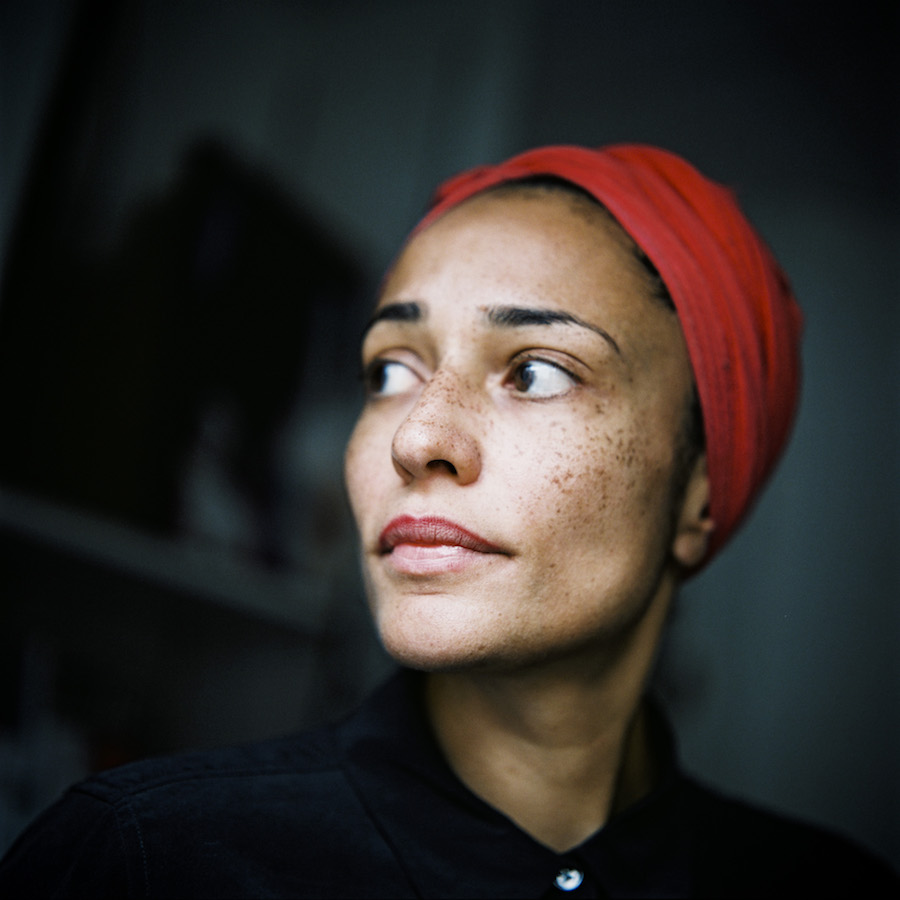 Portrait de Zadie Smith, de profil. Photo : Pascal Bastien