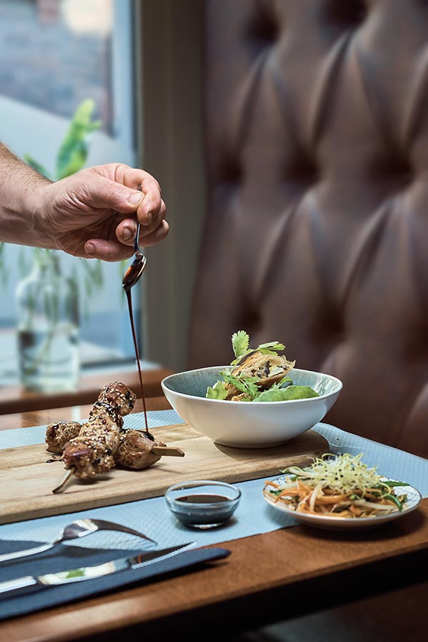 Recette : Brochette de mignon de porc - Photo : Henri Vogt