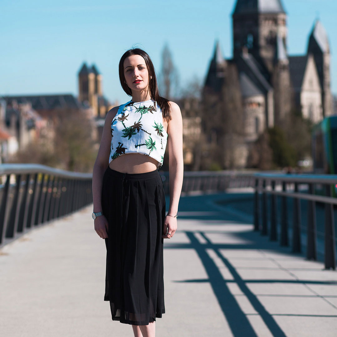 Typhaine Prassel, co-fondatrice de by Outffiter, photographié devant le Temple Neuf à Metz