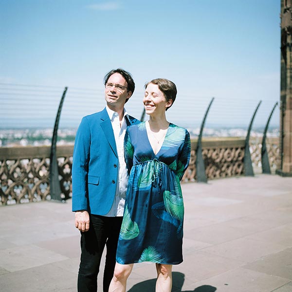 Julien et Marjolaine De Valmigère, propriétaires de Chez Yvonne, photographiés sur la plateforme de la Cathédrale de Strasbourg. ©Christophe Urbain