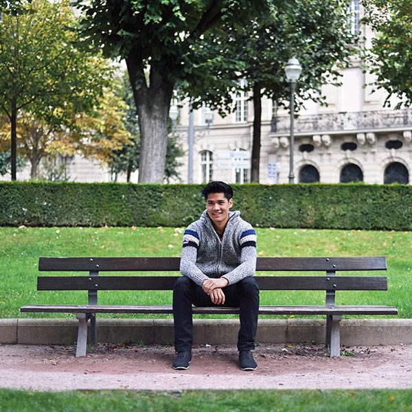 Bastian Demeusy, aka Aziatomik, au parc de la République à Strasbourg. © Éric Antoine
