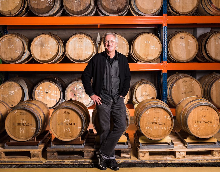 Jean Metzger, dans son entrepôt de la Distillerie Bertrand. © Milan Szypura