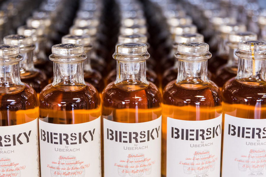 Distillerie Bertrand, gérée par Jean Metzger, qui a notamment inventé le Biersky, un whisky aromatisé à la bière. © Milan Szypura
