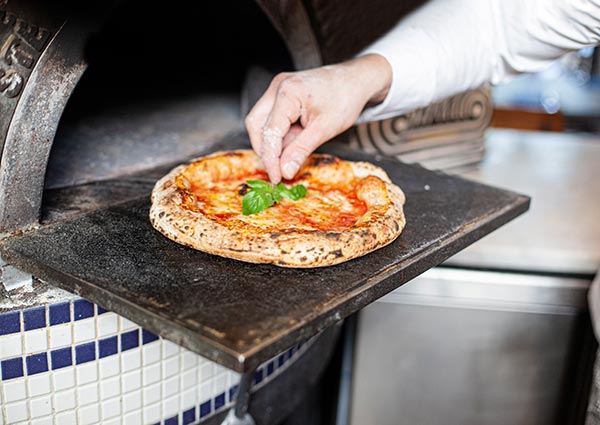 ZUT — La pate à pizza du restaurnant Strasbourgeois Le Mito. ©Hugues François