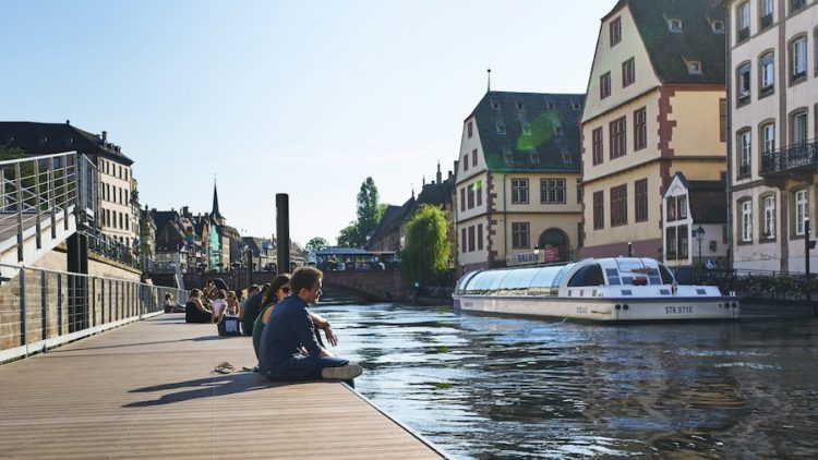 Pontons flottants en bords de l'Ill Strasbourg © Simon Pagès