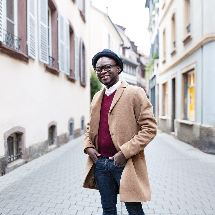 ZUT-MAGAZINE—Warren Mbouba, restaurateur, photographiée Rue des Charpentiers- ©Christophe Urbain