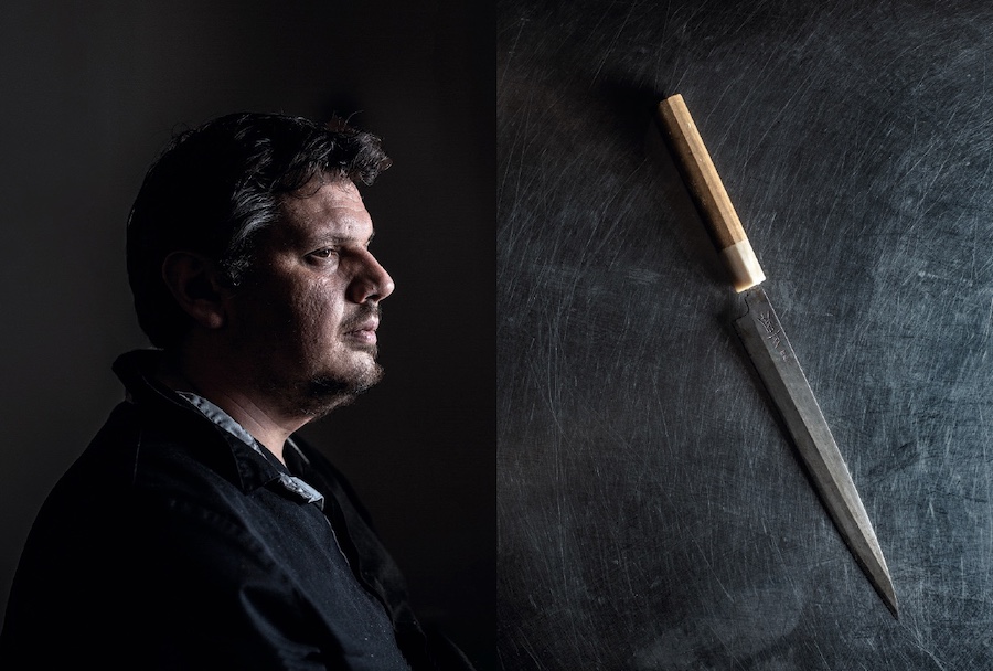 Guillaume Besson, chef cuisinier, restaurant les Funambules à Strasbourg et son couteau.