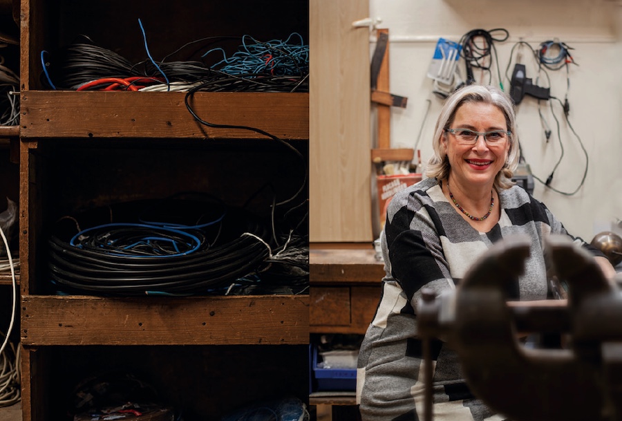 Cathie Meppiel, électricité Schierer Jung, dans son atelier © Hugues François