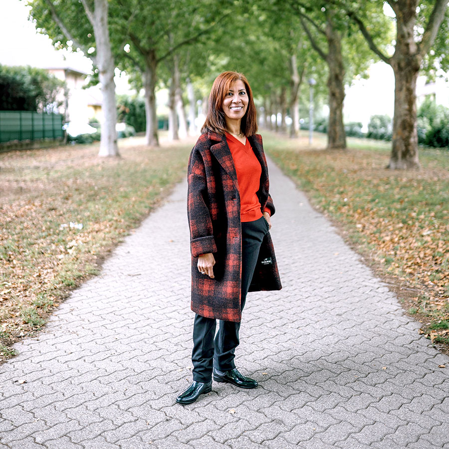 ZUT-STRASBOURG—Fatima Riahi, Directrice de l’association Les Jardins de la Montagne verte, photographiée à l'avenue Jean-Baptiste Pigalle @Jésus s. Baptista