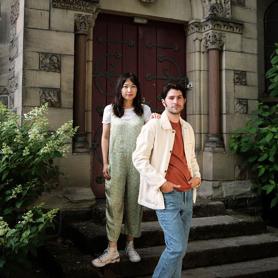 Jin Sun Son et Pierre Funes, Fondateurs de la Galerie PJ, photographiés dans je Jardin d’Amour. ©Alice Petit