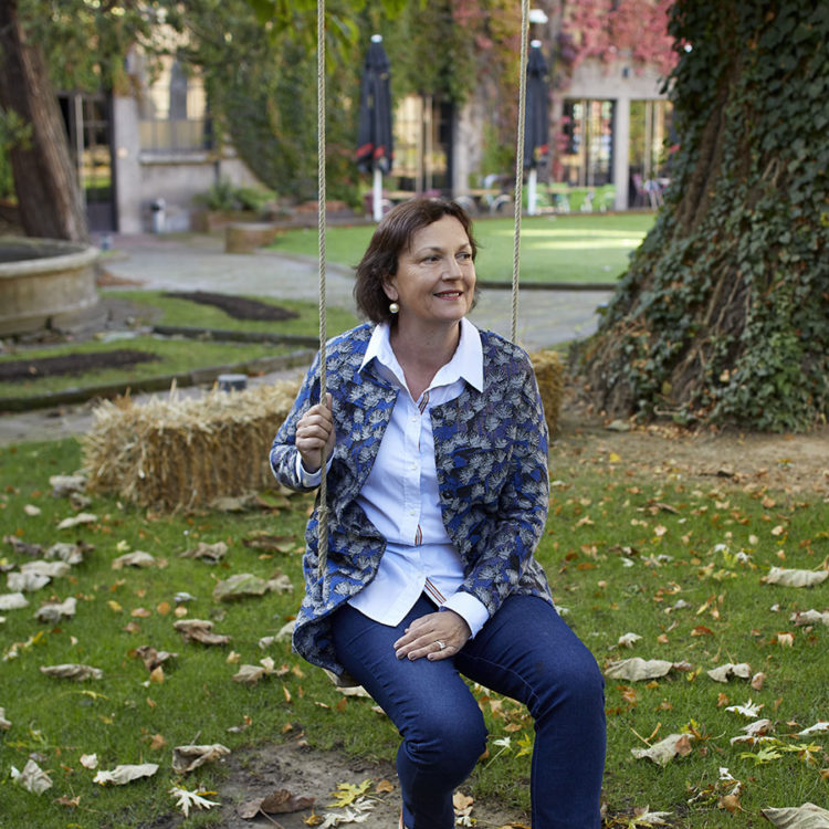 ZUT-HAGUENAU—Valentine Fritsch, responsable de la Villa Meteor, photographiée au jardin de la Villa. ©Estelle Hoffert