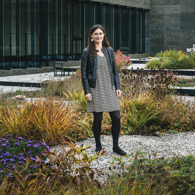 ZUT-HAGUENAU—Véronique Brumm, directrice du Musée Lalique, photographiée au patio du Musée Lalique. ©Christoph de Barry