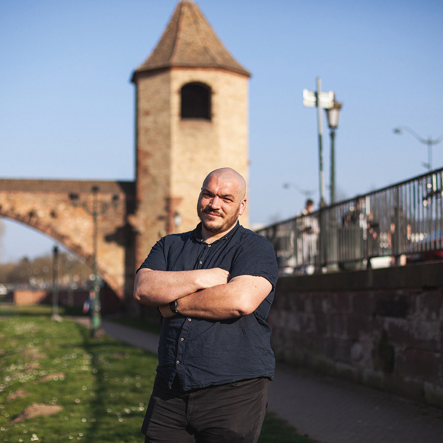 ZUT-HAGUENAU—Dimitri Mathiot, directeur des Musées et Archives de Haguenau, photographié à la tour des Pêcheurs. © Tanguy Clory