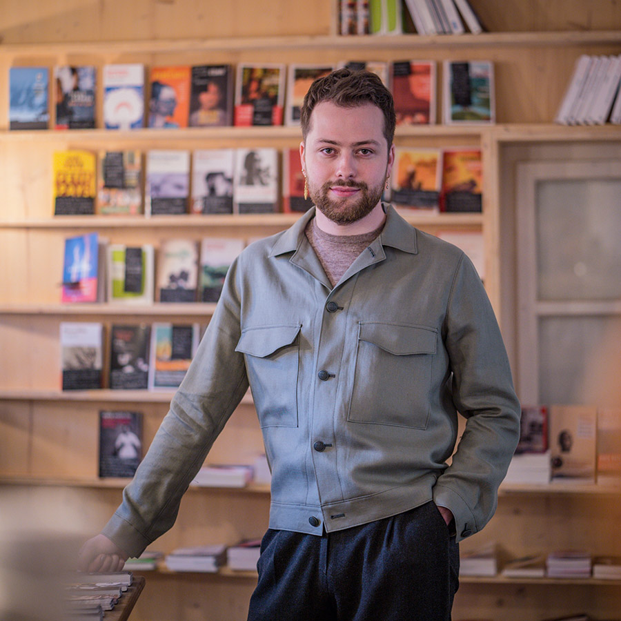 ZUT-STRASBOURG—Sacha Vilmar, directeur artistique du festival DémoStraTif, photographiée à l’Oiseau Rare. ©Jésus s. Baptista