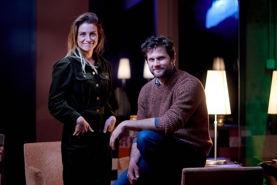 le réalisateur et acteur Alexis Michalik et l'actrice Juliette Delacroix