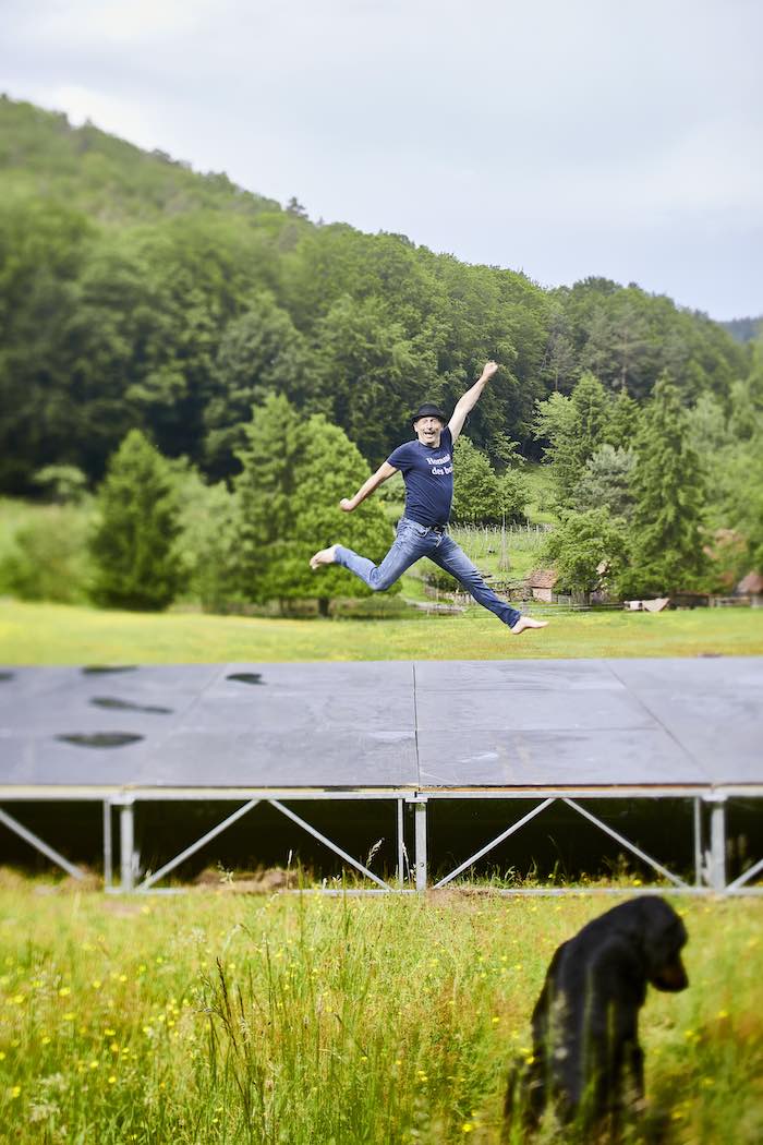 Photo de Yann Siptrott sur la scène du Théâtre de la Faveur. Juin 2021. ©Alexis Delon.