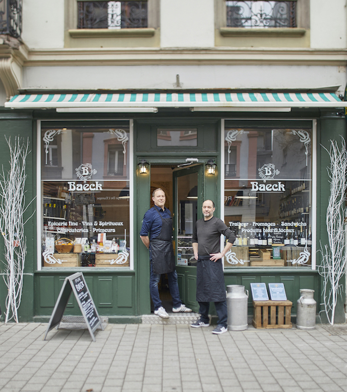 Les deux patrons de l'épicerie Baeck, Yann Bourquin et Laurent Esseghir, devant leur boutique. © Alexis Delon @StudioPreview