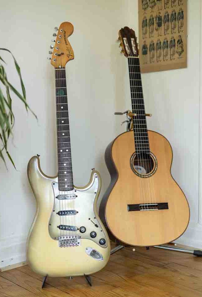 Les deux guitares de Stéphane Roth ©Christophe Urbain