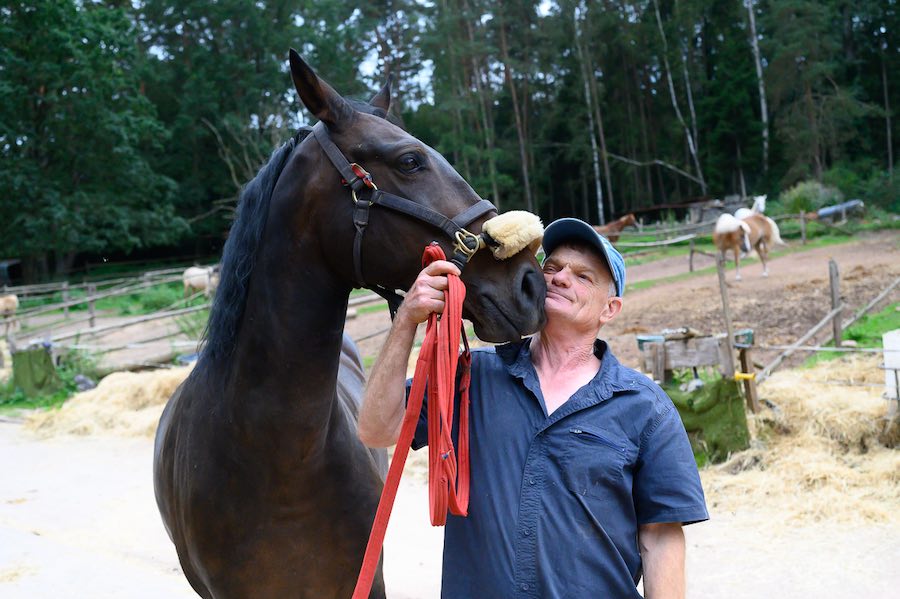 Johan Hofmans avec un cheval © Christoph De Barry