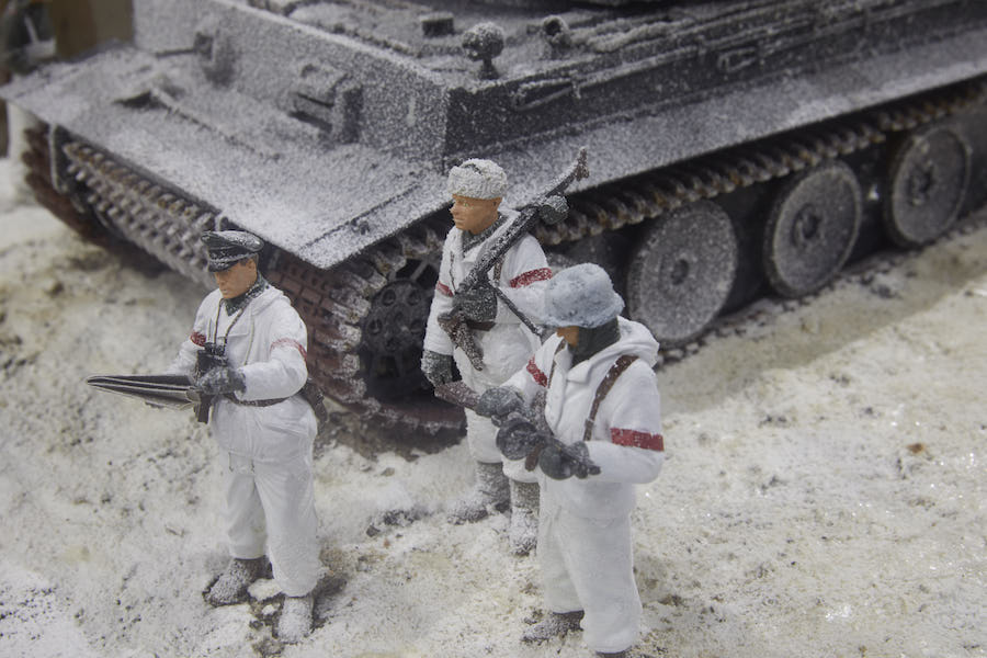 Soldats miniatures représentant des Alsaciens incorporés sur le front Est en 1943 © Estelle Hoffert